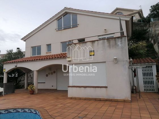 Foto 2 de Casa en venta en Santa Susanna de 5 habitaciones con terraza y piscina