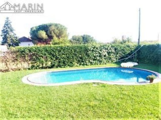 Foto 1 de Chalet en venta en Breda de 4 habitaciones con terraza y piscina