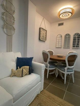 Foto 2 de Alquiler de piso en calle De Les Illes de 2 habitaciones con terraza y muebles
