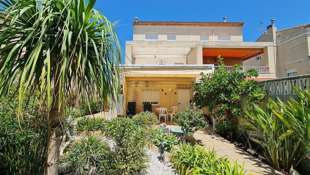 Foto 1 de Casa en venta en Oliva Playa de 4 habitaciones con terraza y garaje