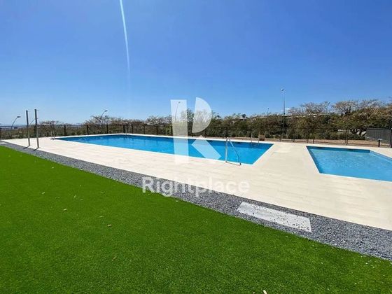 Foto 2 de Piso en alquiler en Finestrelles de 3 habitaciones con terraza y piscina