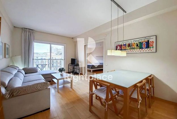 Foto 1 de Piso en alquiler en La Dreta de l'Eixample de 3 habitaciones con muebles y balcón