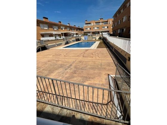 Foto 2 de Casa adosada en venta en Pla de Sant Pere-Les Salines de 3 habitaciones con terraza y piscina
