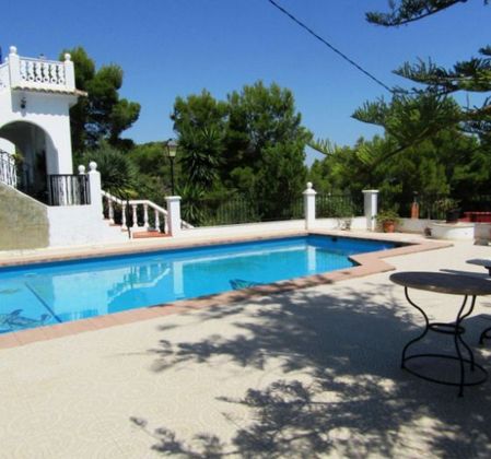 Foto 1 de Venta de chalet en Llaurí de 4 habitaciones con terraza y piscina