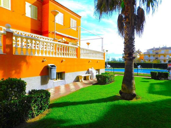 Foto 2 de Casa adossada en venda a paseo De Les Goles de 4 habitacions amb terrassa i piscina