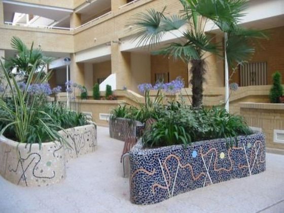 Foto 1 de Pis en venda a Zona Centro de 2 habitacions amb terrassa i piscina