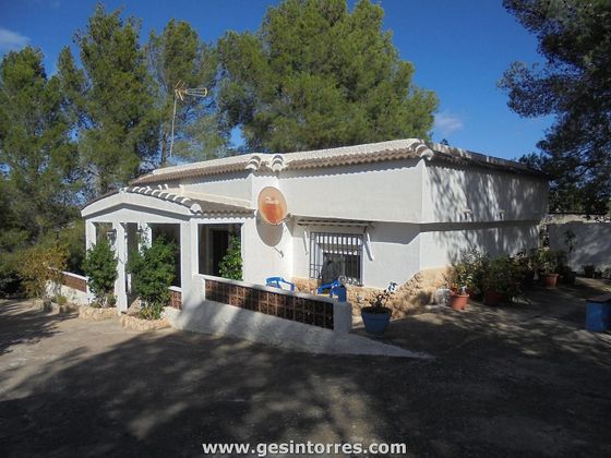 Foto 2 de Xalet en venda a Pedralba de 3 habitacions amb terrassa i piscina
