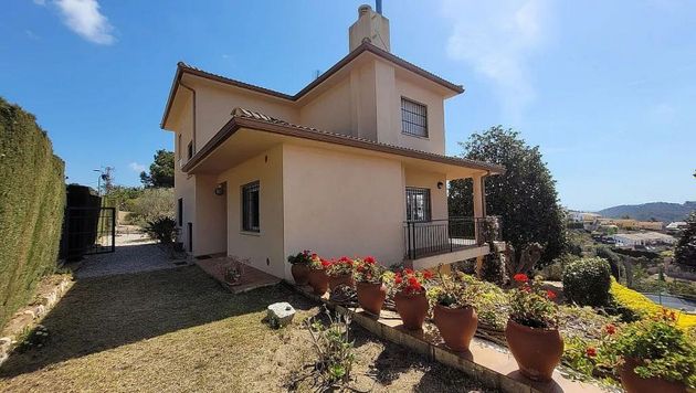 Foto 1 de Chalet en venta en Sant Iscle de Vallalta de 4 habitaciones con terraza y garaje