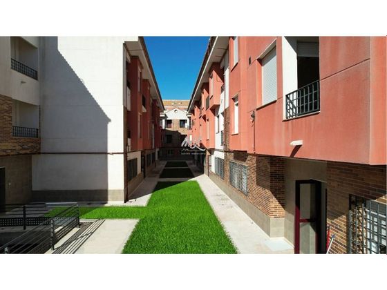 Foto 1 de Venta de piso en Consuegra de 3 habitaciones con terraza y piscina