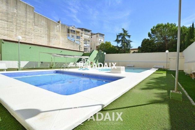 Foto 2 de Piso en venta en Centro - Cáceres de 4 habitaciones con terraza y piscina