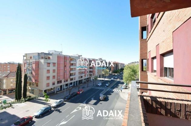 Foto 2 de Pis en venda a Centro - Cáceres de 6 habitacions amb terrassa i garatge