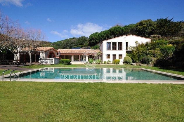 Foto 1 de Casa rural en venda a Sant Andreu de Llavaneres de 6 habitacions amb piscina i aire acondicionat