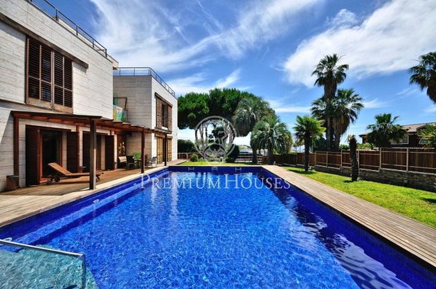 Foto 2 de Casa en venda a Alella de 4 habitacions amb piscina i garatge