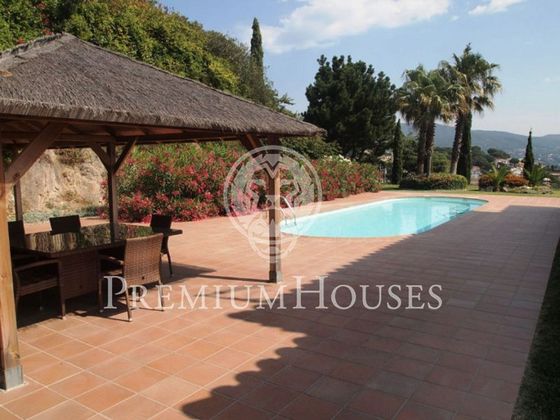 Foto 2 de Xalet en venda a Sant Cebrià de Vallalta de 3 habitacions amb terrassa i piscina