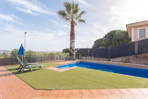 Foto 1 de Chalet en venta en Calella de 5 habitaciones con terraza y piscina