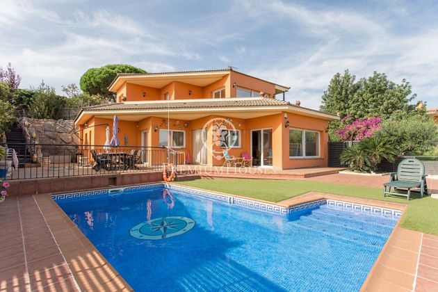 Foto 2 de Xalet en venda a Calella de 5 habitacions amb terrassa i piscina