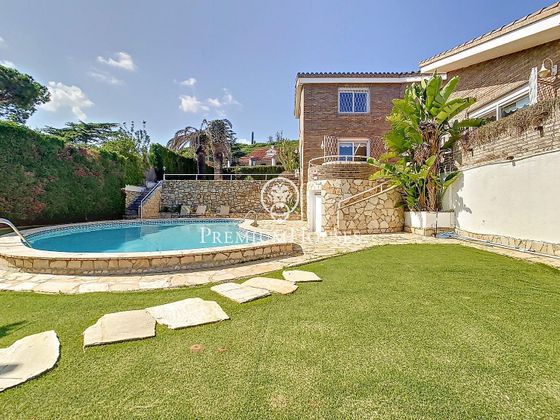 Foto 1 de Xalet en venda a Cabrera de Mar de 5 habitacions amb piscina i jardí