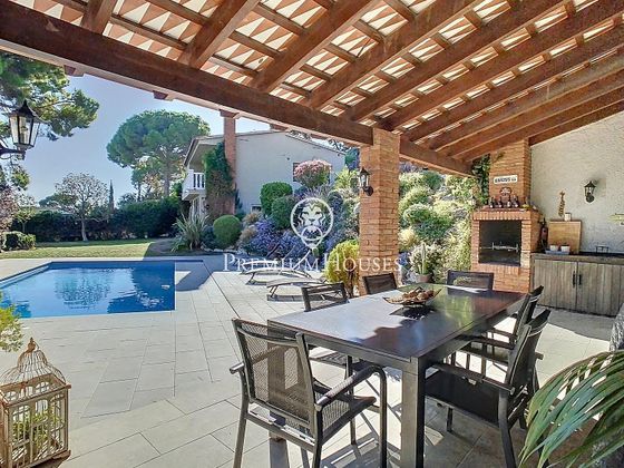 Foto 1 de Casa en venda a Sant Cebrià de Vallalta de 5 habitacions amb terrassa i piscina