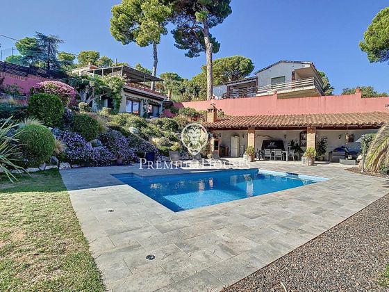 Foto 2 de Venta de casa en Sant Cebrià de Vallalta de 5 habitaciones con terraza y piscina