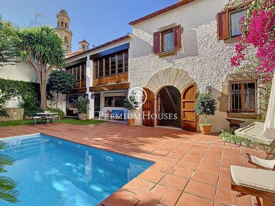 Foto 1 de Casa rural en venta en Canet de Mar de 4 habitaciones con piscina y garaje