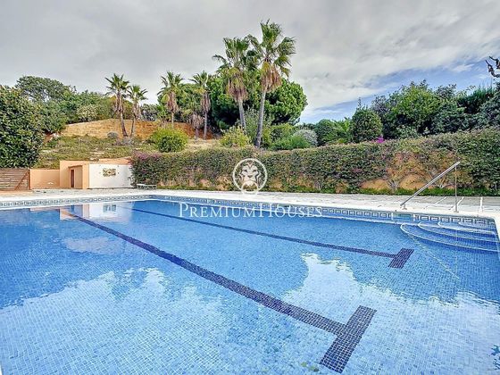 Foto 2 de Casa adossada en venda a Sant Pol de Mar de 4 habitacions amb terrassa i piscina