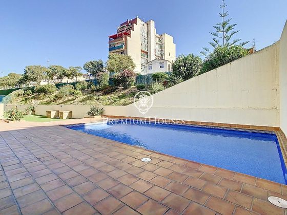 Foto 2 de Piso en venta en Canyet - Bonavista de 3 habitaciones con terraza y piscina