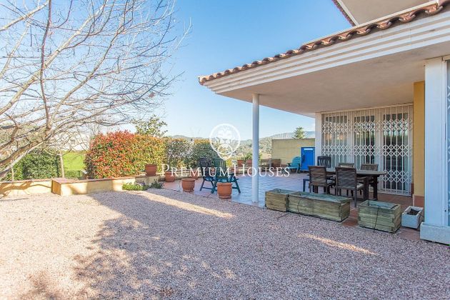Foto 2 de Casa adosada en venta en Vallromanes de 5 habitaciones con terraza y piscina
