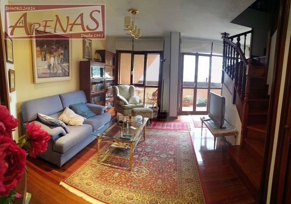 Foto 2 de Àtic en venda a calle Comandante Villar de 4 habitacions amb terrassa i garatge