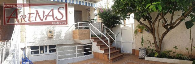 Foto 2 de Casa adossada en venda a avenida De la Libertad de 4 habitacions amb terrassa i garatge