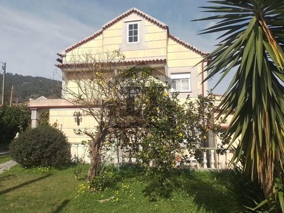 Foto 1 de Venta de chalet en Moaña de 6 habitaciones con terraza y jardín