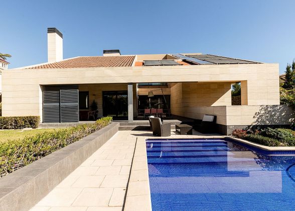 Foto 2 de Xalet en venda a Vistahermosa de 4 habitacions amb terrassa i piscina