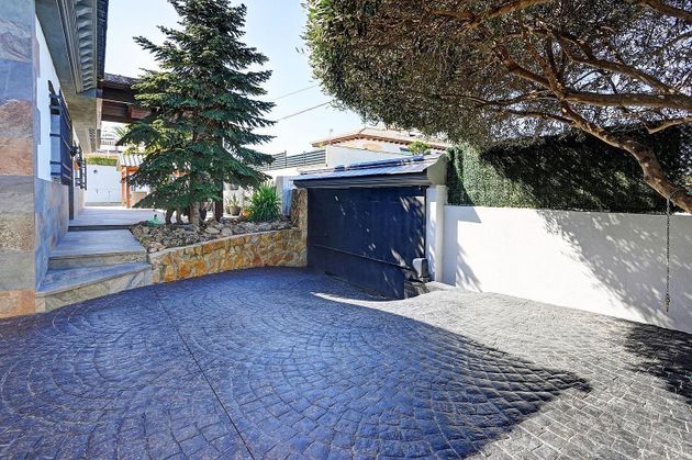 Foto 1 de Casa en venda a Cúllar Vega de 3 habitacions amb piscina i jardí