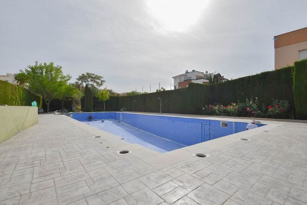 Foto 1 de Piso en venta en Albolote de 2 habitaciones con terraza y piscina