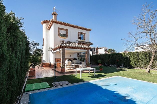 Foto 1 de Chalet en venta en calle Oporto de 4 habitaciones con terraza y piscina