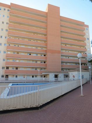 Foto 2 de Piso en venta en calle Rio Bidasoa de 3 habitaciones con terraza y piscina