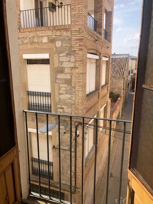 Foto 2 de Casa adossada en venda a Tàrrega de 4 habitacions amb garatge i balcó