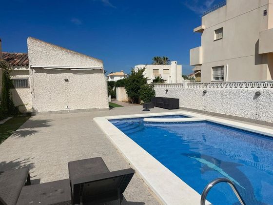 Foto 2 de Chalet en venta en polígono Y de 3 habitaciones con terraza y piscina
