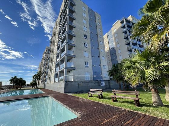 Foto 2 de Àtic en venda a calle Veneziola F de 3 habitacions amb terrassa i piscina