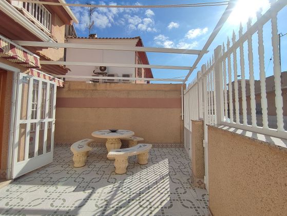 Foto 2 de Casa adossada en venda a calle Crucero Baleares de 5 habitacions amb terrassa i balcó