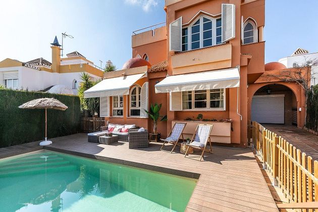 Foto 2 de Chalet en venta en calle Mirador de la Reina de 5 habitaciones con terraza y piscina