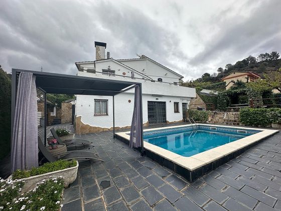 Foto 2 de Xalet en venda a Abrera de 5 habitacions amb terrassa i piscina