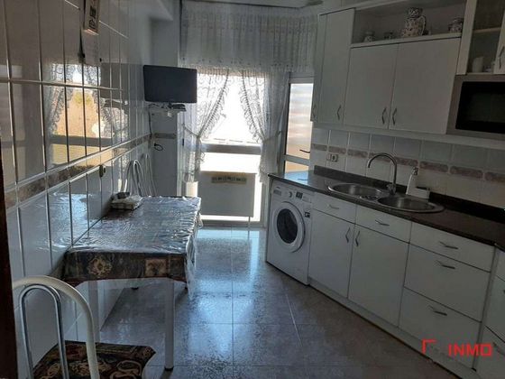 Foto 2 de Pis en venda a Txagorritxu - El Pilar de 4 habitacions amb terrassa i calefacció