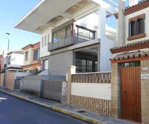 Foto 1 de Casa adossada en venda a Núcleo Urbano de 6 habitacions amb terrassa i garatge