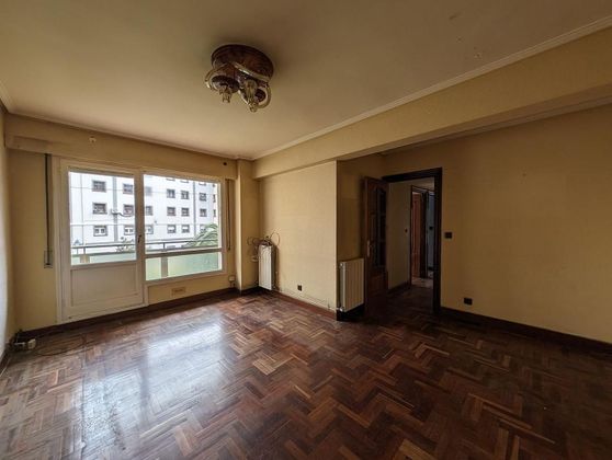 Foto 2 de Venta de piso en Bagatza - San Vicente de 3 habitaciones con terraza y calefacción