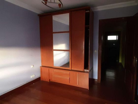 Foto 2 de Venta de piso en Txurdinaga de 2 habitaciones con terraza y ascensor