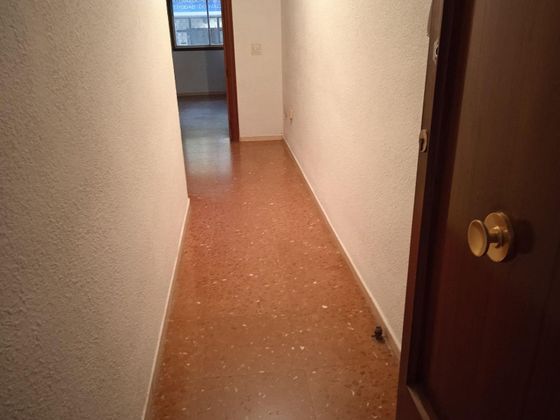 Foto 2 de Venta de piso en El Candado - El Palo de 4 habitaciones con ascensor