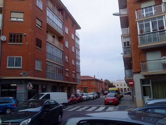 Foto 2 de Piso en venta en San Pablo y Santa Marina de 4 habitaciones con terraza y balcón