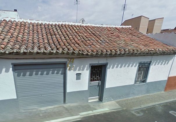 Foto 1 de Casa adossada en venda a Avenida de Madrid de 3 habitacions amb garatge