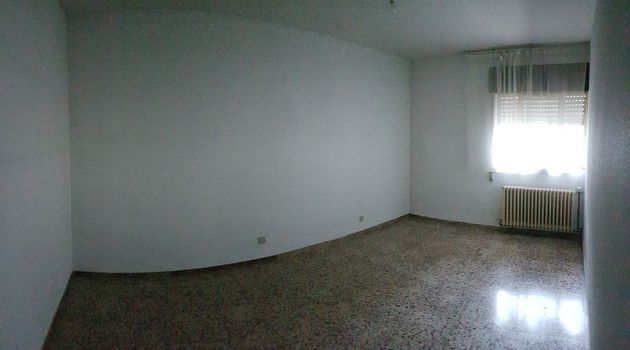 Foto 2 de Venta de piso en Dueñas de 3 habitaciones con terraza y calefacción
