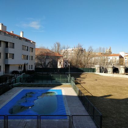 Foto 1 de Pis en venda a Allende el Río de 4 habitacions amb terrassa i piscina